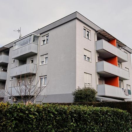 Lovely Apartment Mira Near Airport Zagreb Velika Gorica Exterior foto